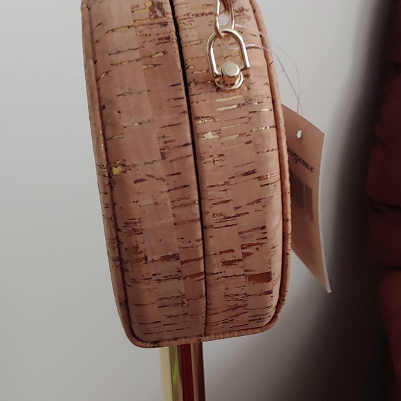 Brand new cork, shoulder strap purse - Picture 2 of 3